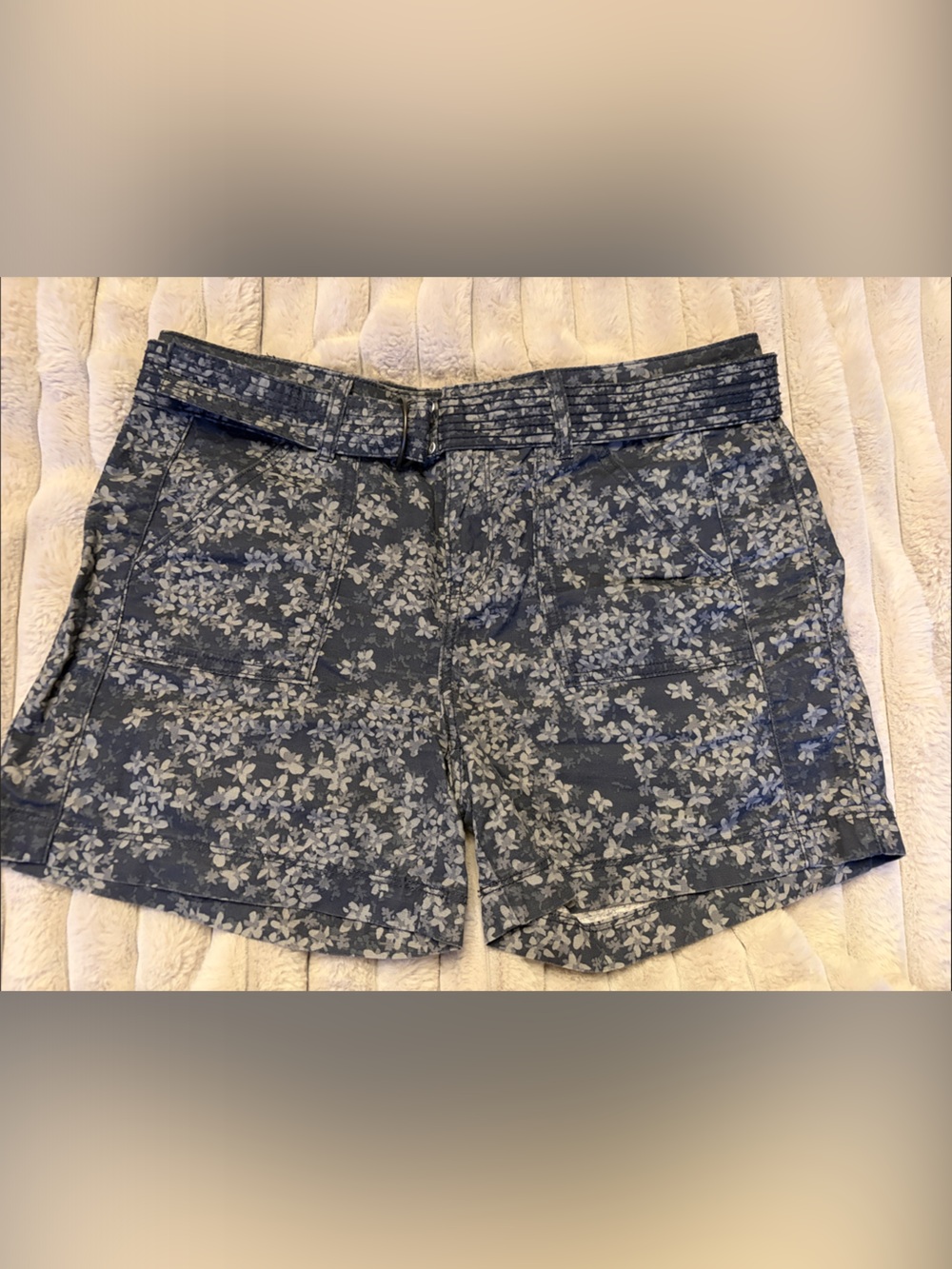 Calvin Klein Jeans Women’s Floral Print Shorts - Navy & White